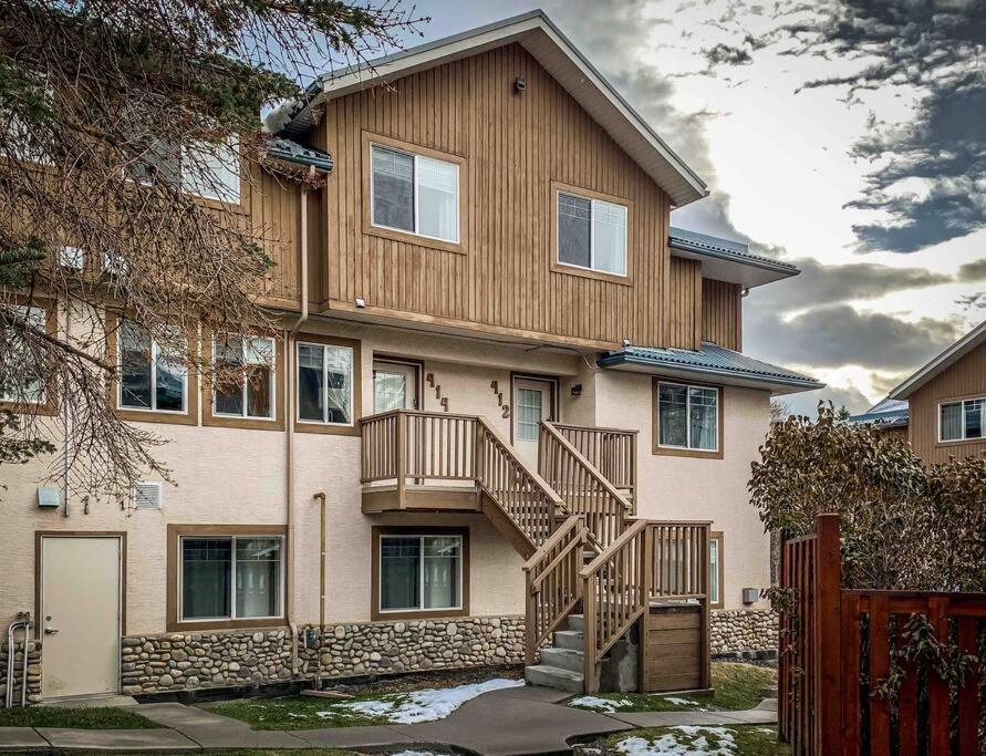 Big Mountain Views - Bright 2-Story Corner Unit Apartment Canmore Exterior photo